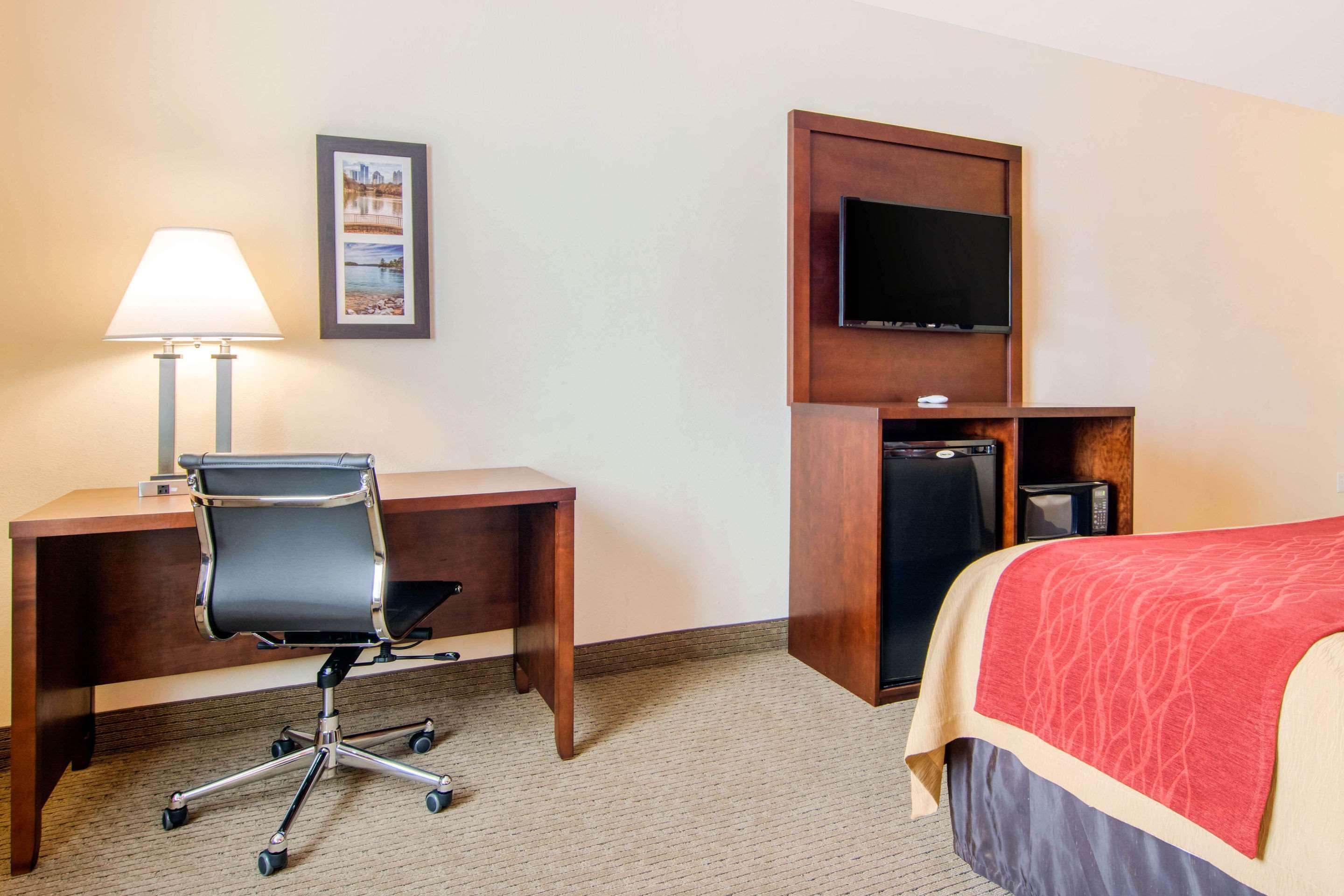 Comfort Inn & Suites Villa Rica Exterior photo