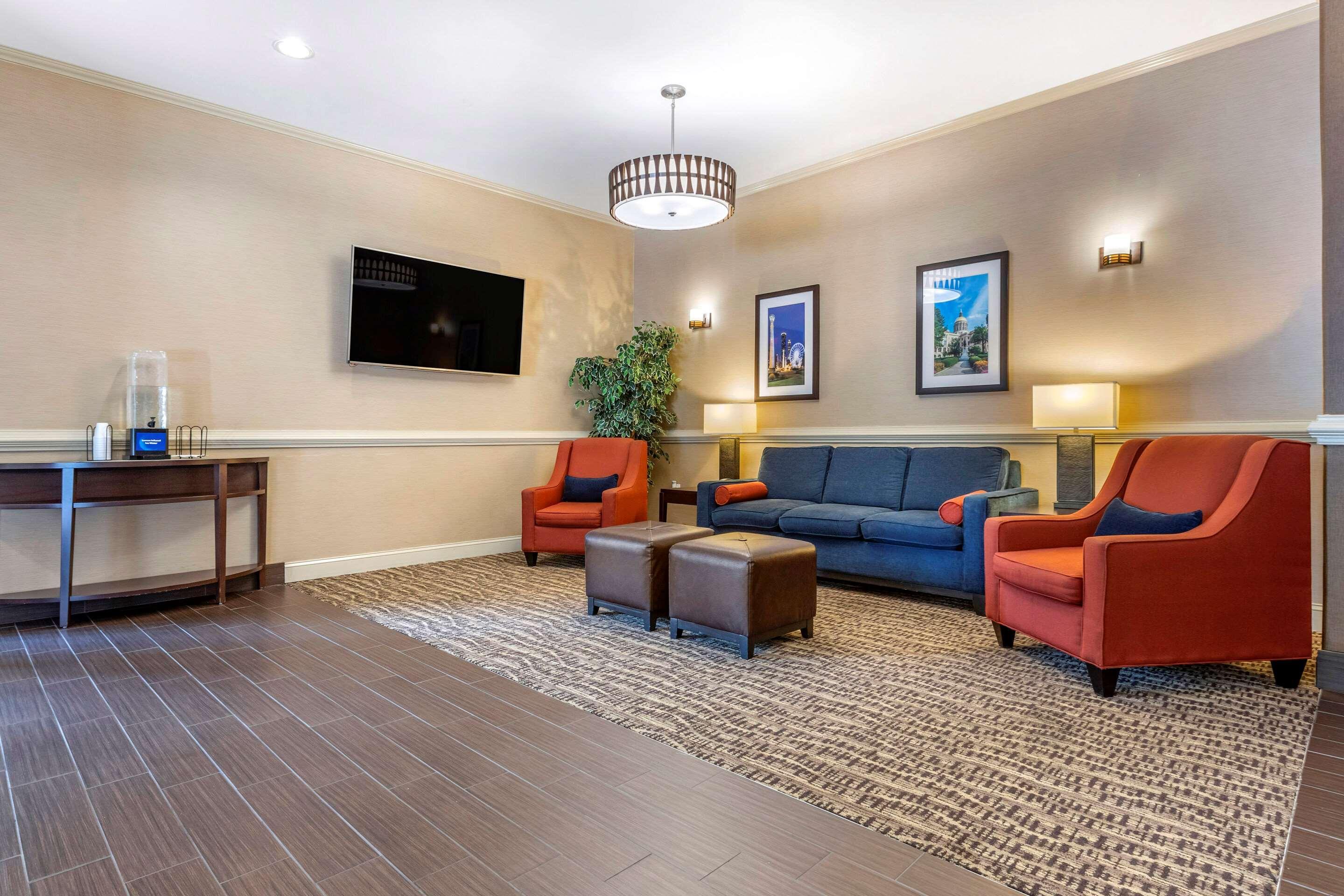 Comfort Inn & Suites Villa Rica Exterior photo